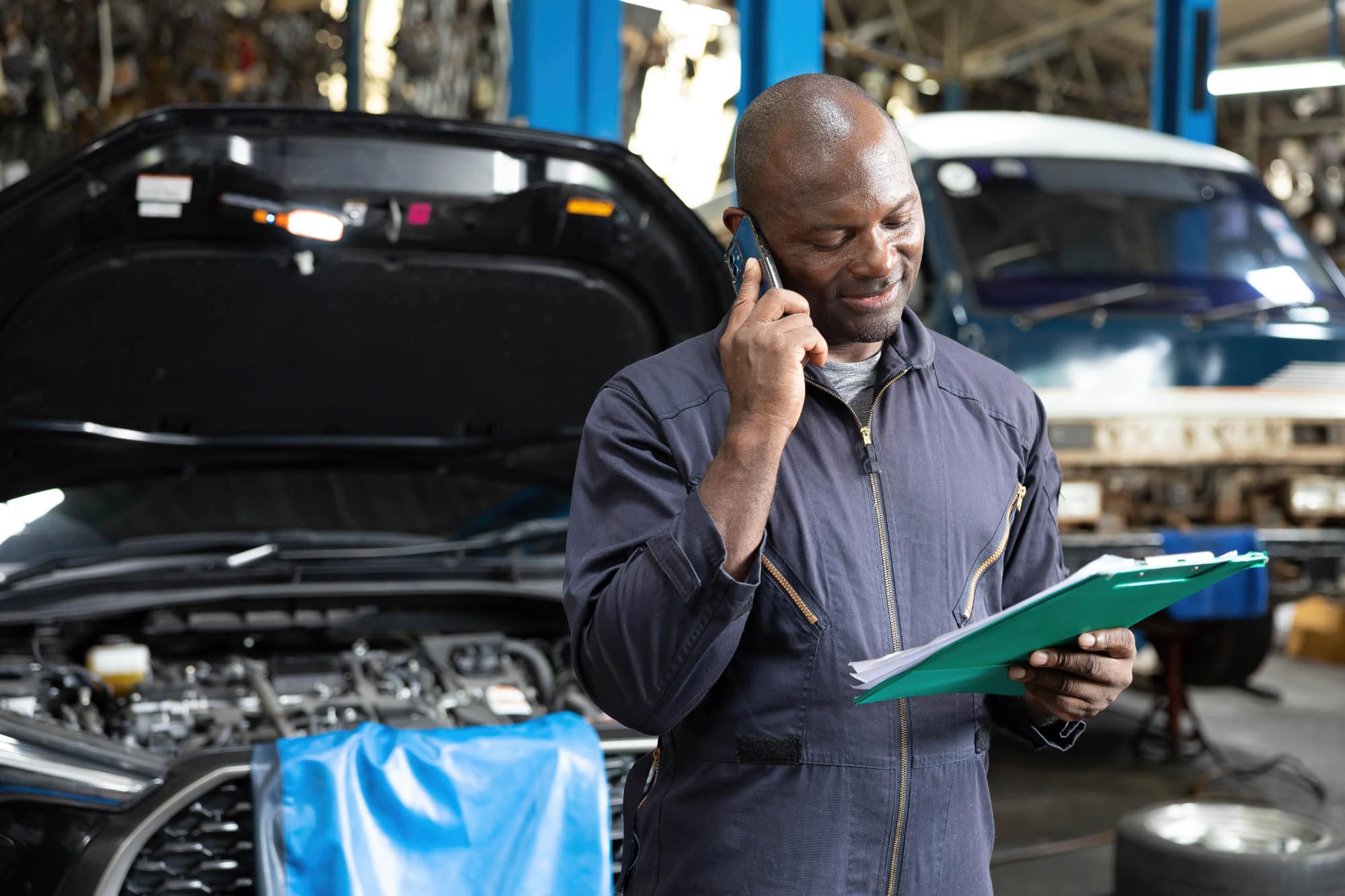 mechanic on phone mechanic on phone